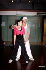 幻灯图：林峰为演唱会紧张排舞 与徐子珊大跳辣舞