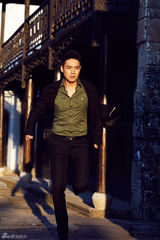 组图：霍政谚最新写真 尽展成熟忧郁型男魅力