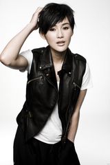 幻灯图：陈瑞全新写真曝光 短发造型尽显帅气