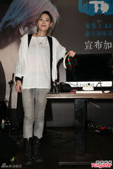 组图：张悬淡定谈“举旗”事件 不排斥重回北京