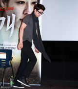 高清组图：尹继尚《丰山犬》试映 金奎丽低胸秀风情