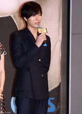 高清组图：张赫宣传新剧《MIDAS》 李敏贞甜美动人