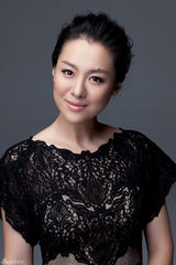 组图：沈傲君优雅写真大气端庄笑容绽放