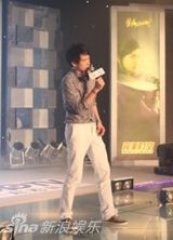 幻灯图：快男直通区终极晋级赛 5强选手挺进全国