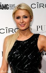 高清组图：帕丽斯-希尔顿和前花花公子女郎时尚走秀