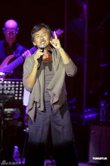 组图：林子祥开音乐会携手爱妻叶倩文打破婚变传言