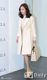 组图：李诗英少女时代Sunny等出席活动秀美腿