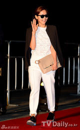 组图：《绅士》重聚韩片《占卜师》首映式