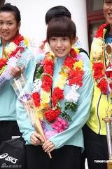 组图：郭书瑶拍《志气》化身拔河队员