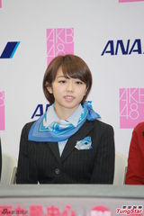 AKB48姐妹团旋风袭港 甜笑击掌粉丝乐翻天