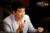 组图：《那金花》二女婿任东霖搞怪剧照曝光