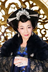 组图：《倾世皇妃》造型奢华 演绎没有硝烟的战争