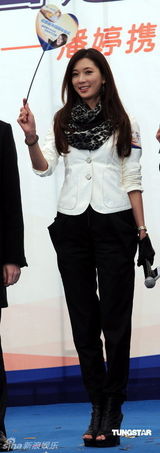 高清图：林志玲上海代言 不惧严寒七分袖亮相