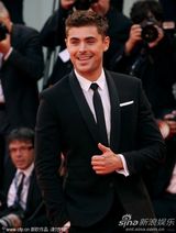 组图：《不顾一切》首映 埃夫隆帅气编剧美背抢镜