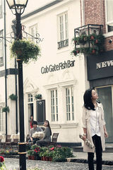 组图：赵子琪演绎欧洲风情秀 优雅气质成广告新宠