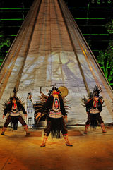 幻灯图：《敖鲁古雅》剧照曝光 展现极地古老风情