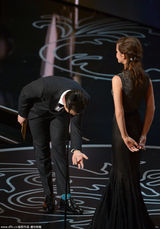 组图：奥斯卡现场另一面 颁奖礼成好友聚会