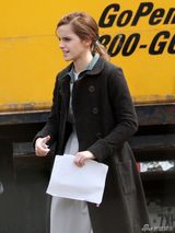 组图：艾玛-沃特森新片开拍 片场庆祝24岁生日