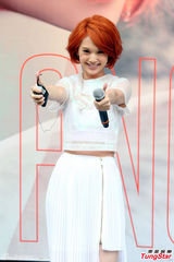 组图：杨丞琳签唱水淹歌迷 兄弟郑元畅送被同眠