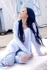 组图：张韶涵《阳光空气》MV首播 展温暖活力