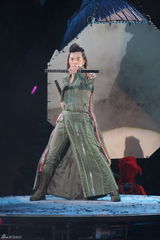 高清组图：郑伊健演唱会 舒淇登台与其热吻