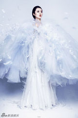 组图：甘露杂志大片造型冷艳似精灵如梦如幻