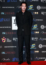 组图：宋允儿李敏贞参加珠宝奖 郑允浩2PM型男本色