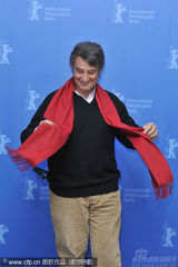 幻灯图集：《谜团》发布会 主创红围巾抢镜