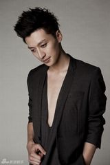 组图：乔任梁写真时尚宠儿雅痞范儿