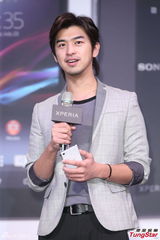 组图：陈柏霖帅气亮相 对新戏角色保密到家