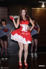 组图：安心亚彩排舞蹈大秀性感舞姿