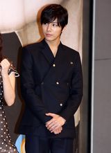 高清组图：张赫宣传新剧《MIDAS》 李敏贞甜美动人