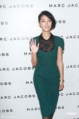 组图：众星出席时装展 陈慧琳小腹平坦不似怀孕