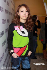 幻灯组图：容祖儿称2010是重要关口 将跨入30岁门槛