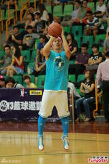 组图：余文乐否认与周柏豪反目 陈伟成新欢现身