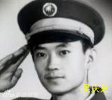 组图：央视名嘴朱军罕见当兵旧照 消瘦笑容青涩