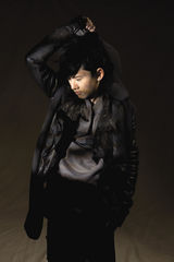 组图：张杰全新宣传照曝光 双面造型展熟男诱惑