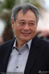 组图：斯皮尔伯格领衔评审团 妮可优雅李安微笑