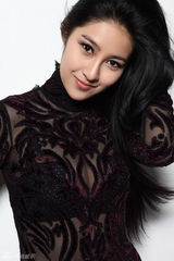 组图：姜雯婀娜写真演绎万种风情