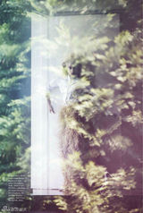 组图：Gaga衣着保守登封面 展迷幻贵妇范儿