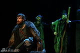 幻灯图：TNT版《麦克白》北京上演 吸引英语人群