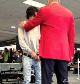 组图：《暮光》狼人演员当众小便 被警察撂倒