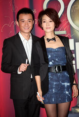 组图：国剧盛典星光璀璨 林心如优雅文章夫妇亮相