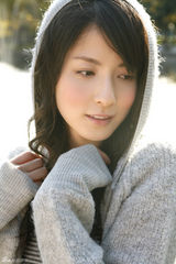 高清图：日本气质美女松田里菜写真秀白皙肌肤