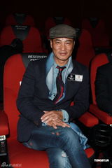 组图：任达华助阵影城开业 曾志伟谈张馨予绯闻