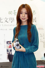 组图：陈绮贞活动快闪 众媒体扑空傻眼