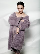 幻灯图集：罗海琼各色皮草写真 冬季变身华贵达人