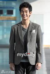 幻灯图集：崔民秀出席新剧新闻发布会 全家总动员