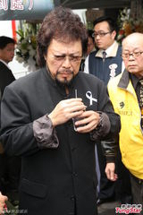 组图：高凌风公祭好友送行 儿子盼争产风波平息