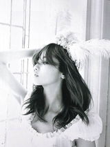 组图：泽尻英龙华最新写真曝光 身着婚纱清纯优雅